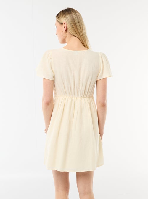 Vestido corto de mangas mariposa en algodón y lino - Kiabi