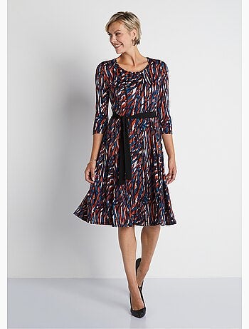 Vestido corto de punto con cinturón y cuello redondo - Afibel