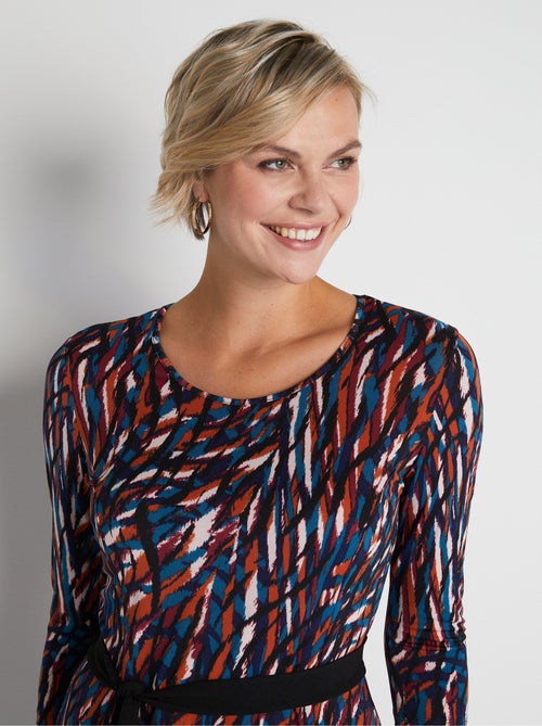 Vestido corto de punto con cinturón y cuello redondo - Afibel - Kiabi