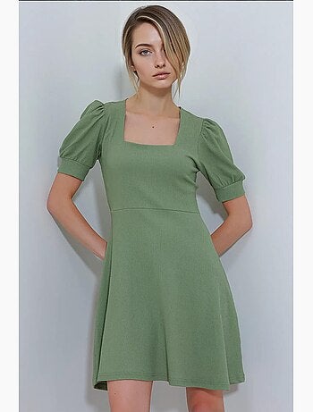 Vestido corto de punto con escote cuadrado en palisandro de bdart
