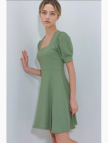 Vestido corto de punto con escote cuadrado en palisandro de bdart