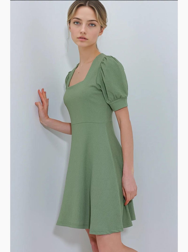 Vestido corto de punto con escote cuadrado en palisandro de bdart Verde pastel - Kiabi