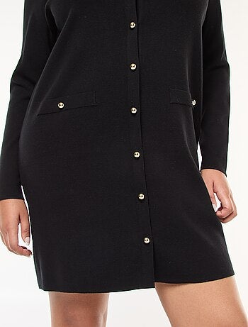 Vestido corto de punto fino con cuello en V y botones dorados