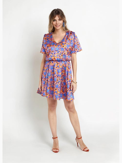 Vestido corto de satén con escote en pico y estampado floral - Afibel - Kiabi Vestido corto de satén con escote en pico y estampado floral - Afibel - Kiabi