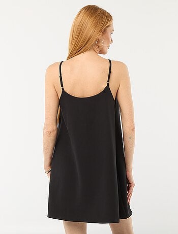 Vestido corto de tirantes finos ajustables y gran lazo decorativo