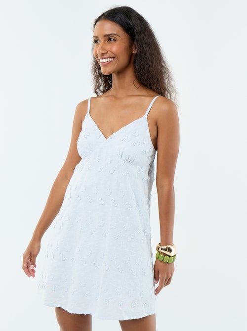 Vestido corto de tirantes finos con bordados all-over - Kiabi Vestido corto de tirantes finos con bordados all-over - Kiabi