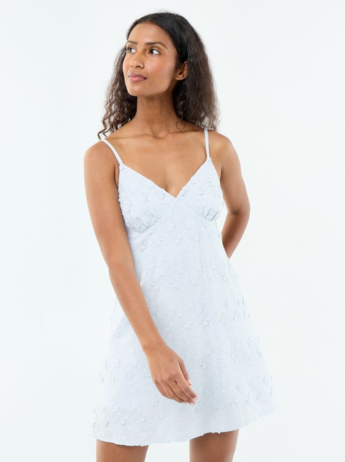 Vestido corto de tirantes finos con bordados all-over - Kiabi Vestido corto de tirantes finos con bordados all-over - Kiabi