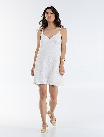 Vestido corto de tirantes finos con bordados all-over