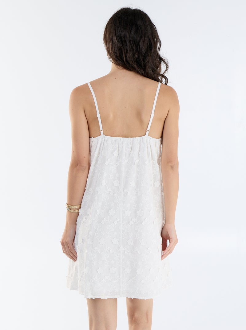 Vestido corto de tirantes finos con bordados all-over Blanco - Kiabi