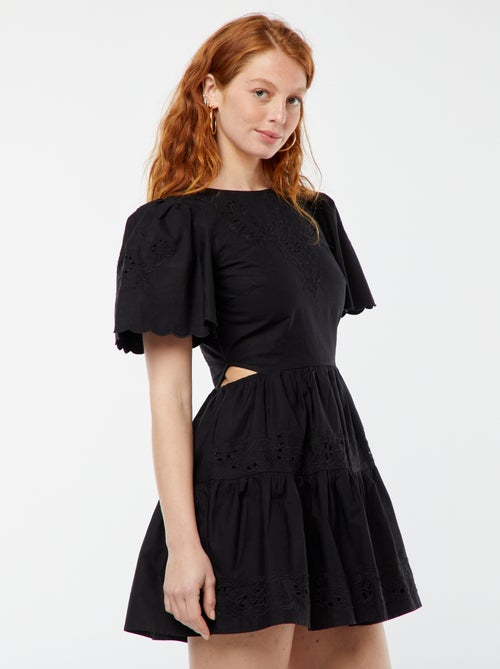 Vestido corto liso con bordado inglés - Kiabi