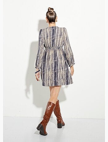 Vestido corto plisado de cintura alta con escote en V - AFIBEL