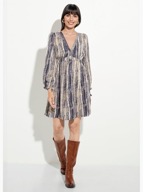 Vestido corto plisado de cintura alta con escote en V - AFIBEL - Kiabi