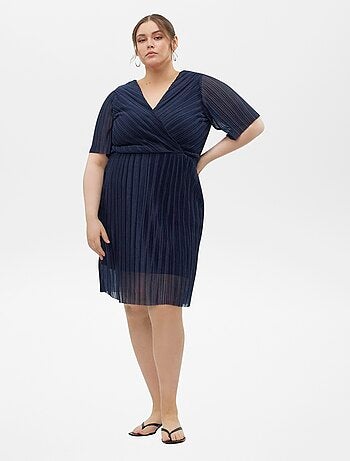 Vestido corto plisado 'Vero Moda Curve'