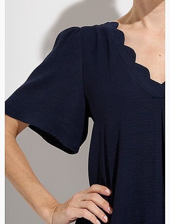 Vestido corto recto con escote en V festoneado - Afibel