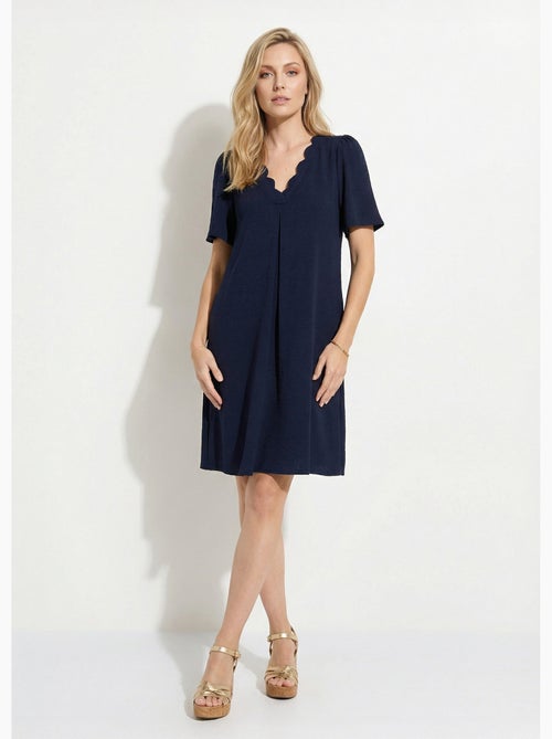 Vestido corto recto con escote en V festoneado - Afibel - Kiabi