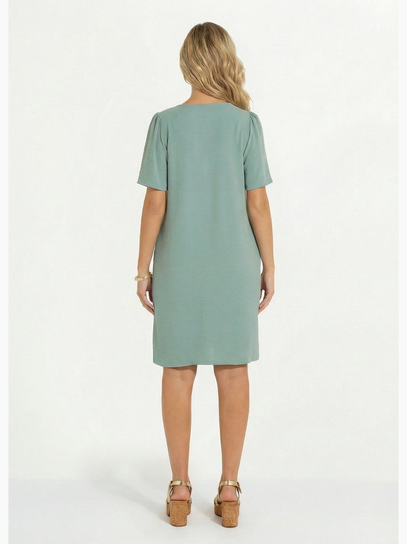 Vestido corto recto con escote en V festoneado - Afibel Verde salvia - Kiabi