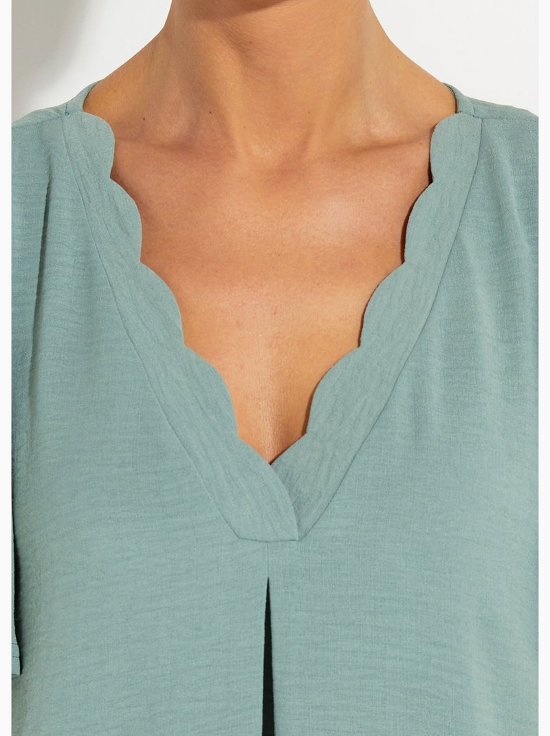 Vestido corto recto con escote en V festoneado - Afibel Verde salvia - Kiabi