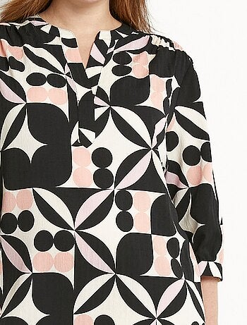 Vestido corto recto con manga 3/4 y estampado gráfico. - Afibel