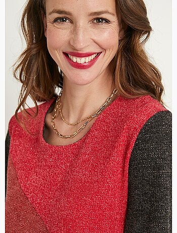 Vestido corto recto de punto cálido con cuello redondo