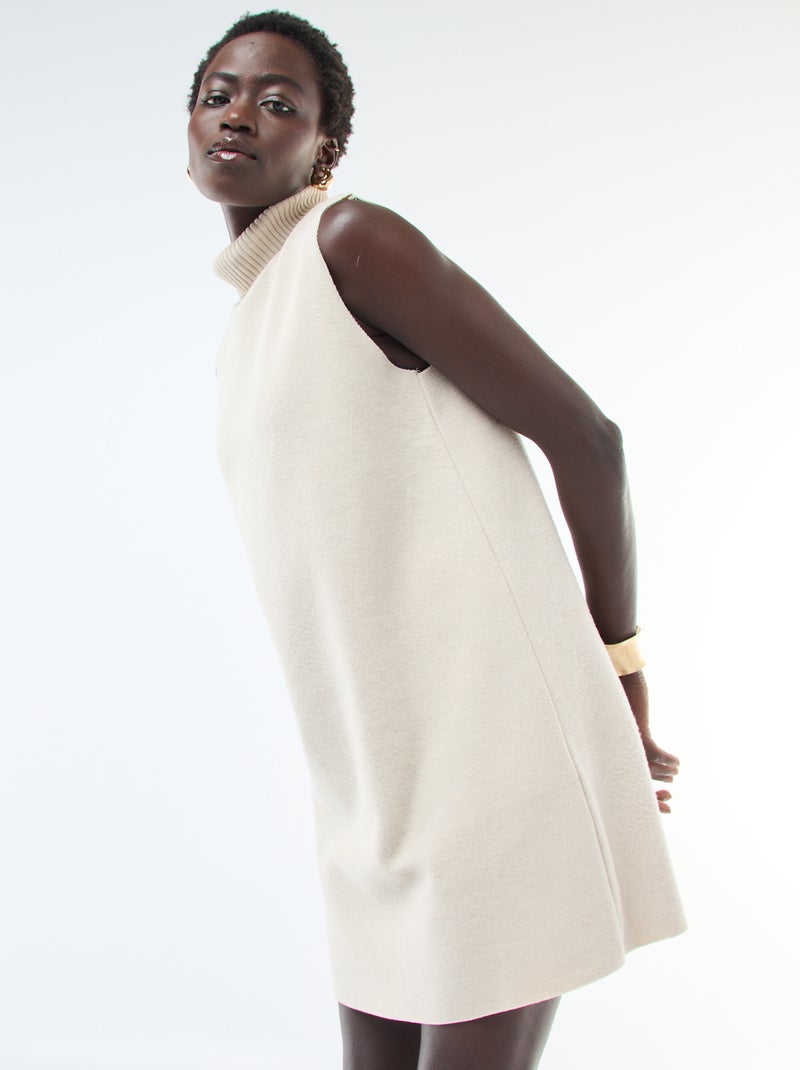 Vestido corto sin mangas con cuello alto Beige - Kiabi