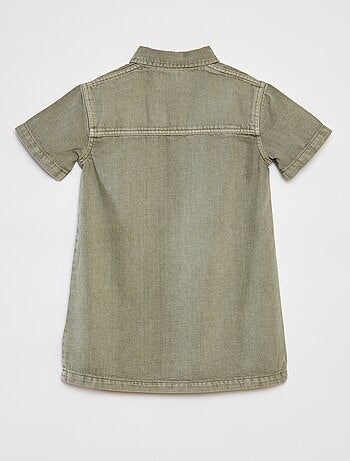 Vestido corto vaquero con cuello camisero