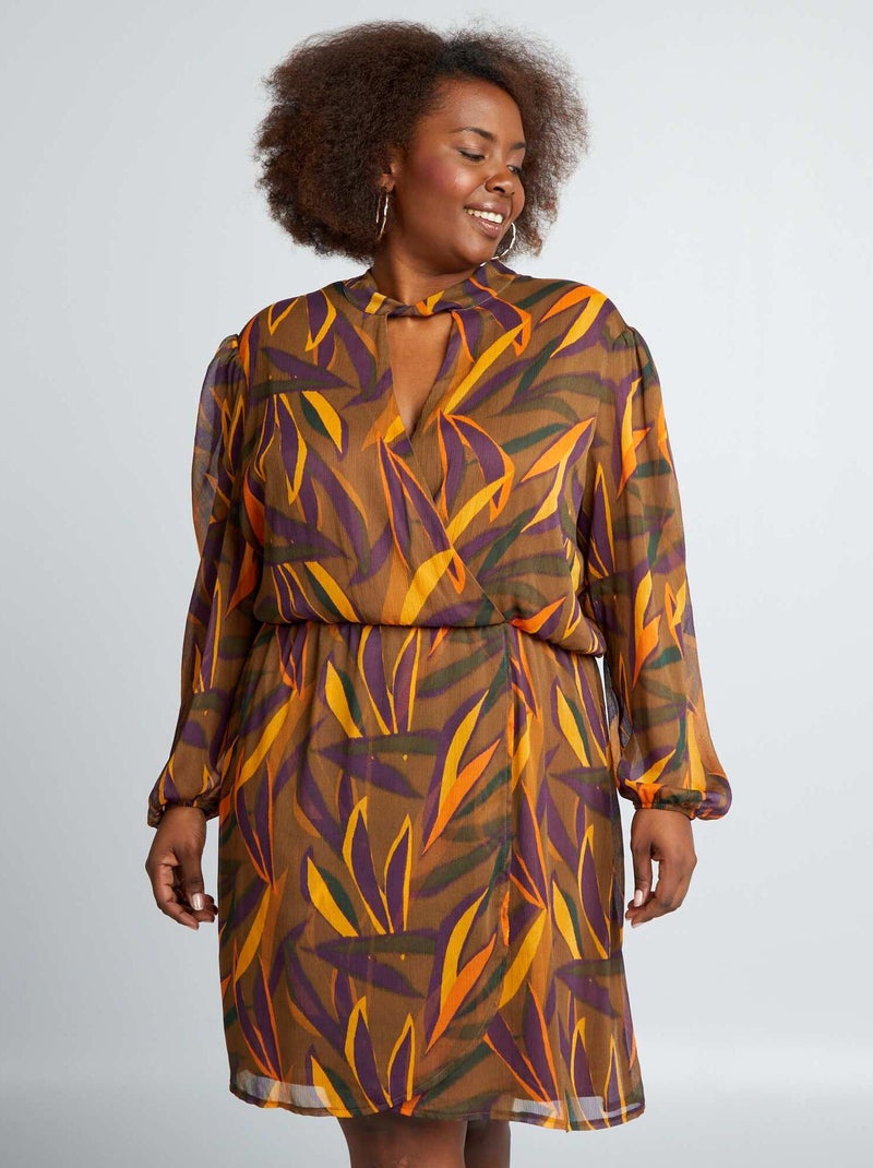 Vestido cruzado con estampado de hojas MARRON - Kiabi