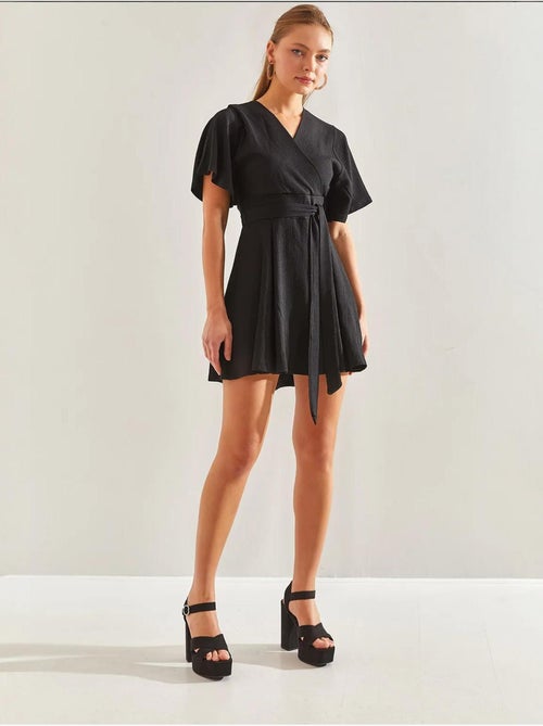 Vestido cruzado con lazo en la cintura y pantalones cortos lucci - Kiabi