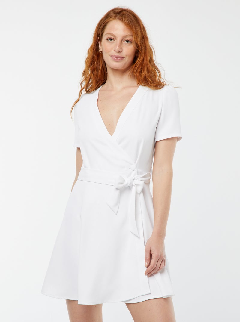 Vestido cruzado corte recto con cuello cruzado Blanco - Kiabi