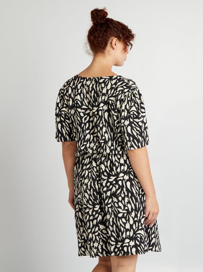 Vestido cruzado de crepé estampado NEGRO - Kiabi