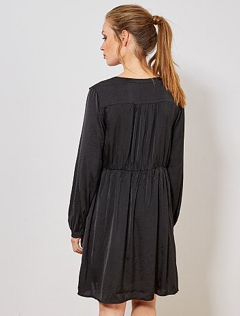 Vestido cruzado de raso con volantes - Kiabi