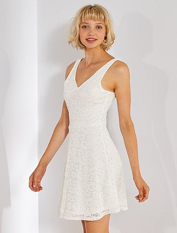 Vestido de encaje con cuello de pico - Kiabi