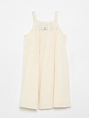 Vestido de ganchillo y crepé