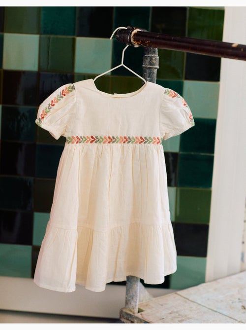 Vestido de lino con bordado + cubrepañal - Kiabi