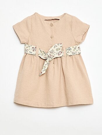 Vestido de lino mezclado con cinturón