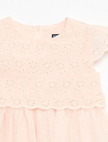 Vestido de manga corta con bordados ingleses y tul