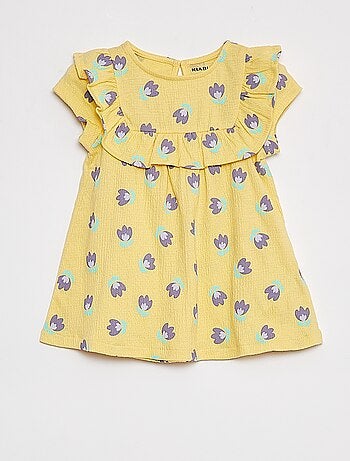 Vestido de manga corta con volantes