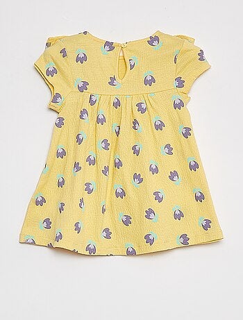 Vestido de manga corta con volantes