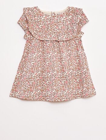 Vestido de manga corta con volantes