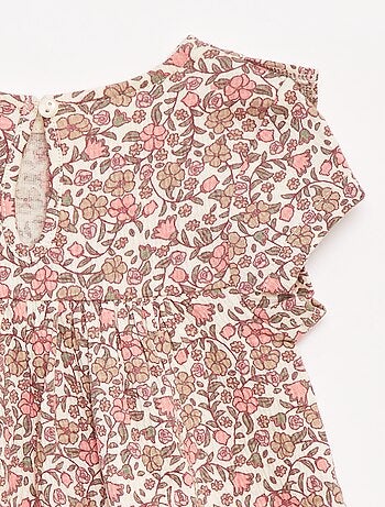 Vestido de manga corta con volantes