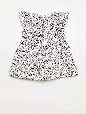 Vestido de manga corta con volantes