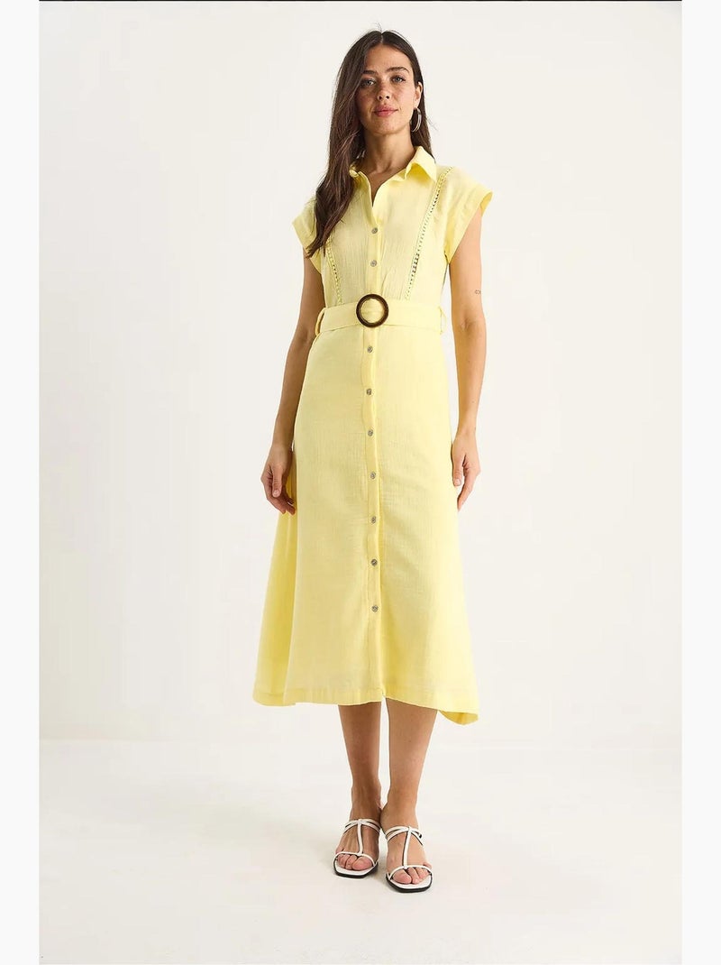 Vestido de muselina con detalle de encaje, cierre de botones, cinturón y forro. Lucci Amarillo limón - Kiabi