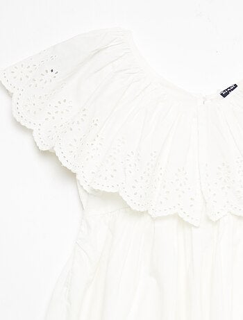 Vestido de propolina con detalles de bordado inglés