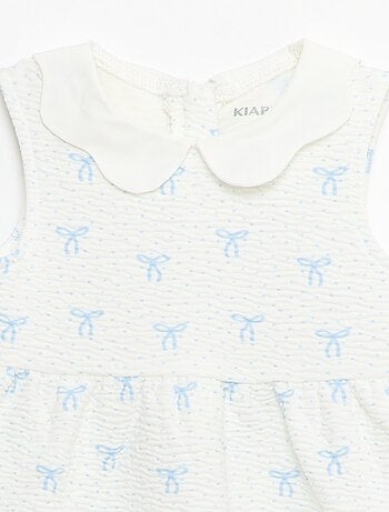 Vestido de punto arrugado con cuello de popelina