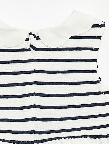 Vestido de punto arrugado con cuello de popelina