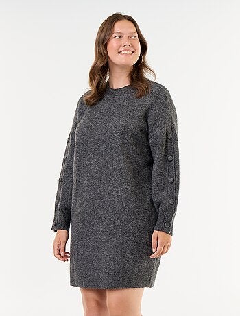 Vestido de punto con botones de fantasía en las mangas