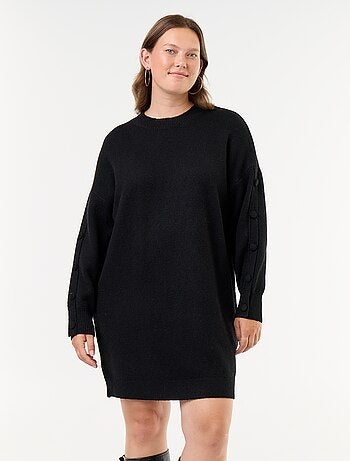 Vestido de punto con botones de fantasía en las mangas