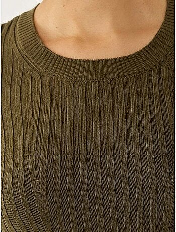 Vestido de punto con cuello redondo