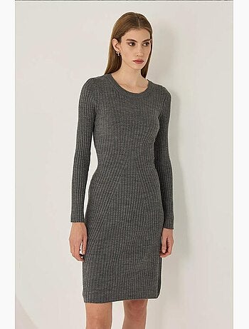 Vestido de punto con cuello redondo