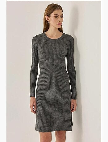 Vestido de punto con cuello redondo