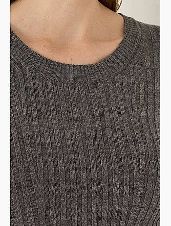 Vestido de punto con cuello redondo